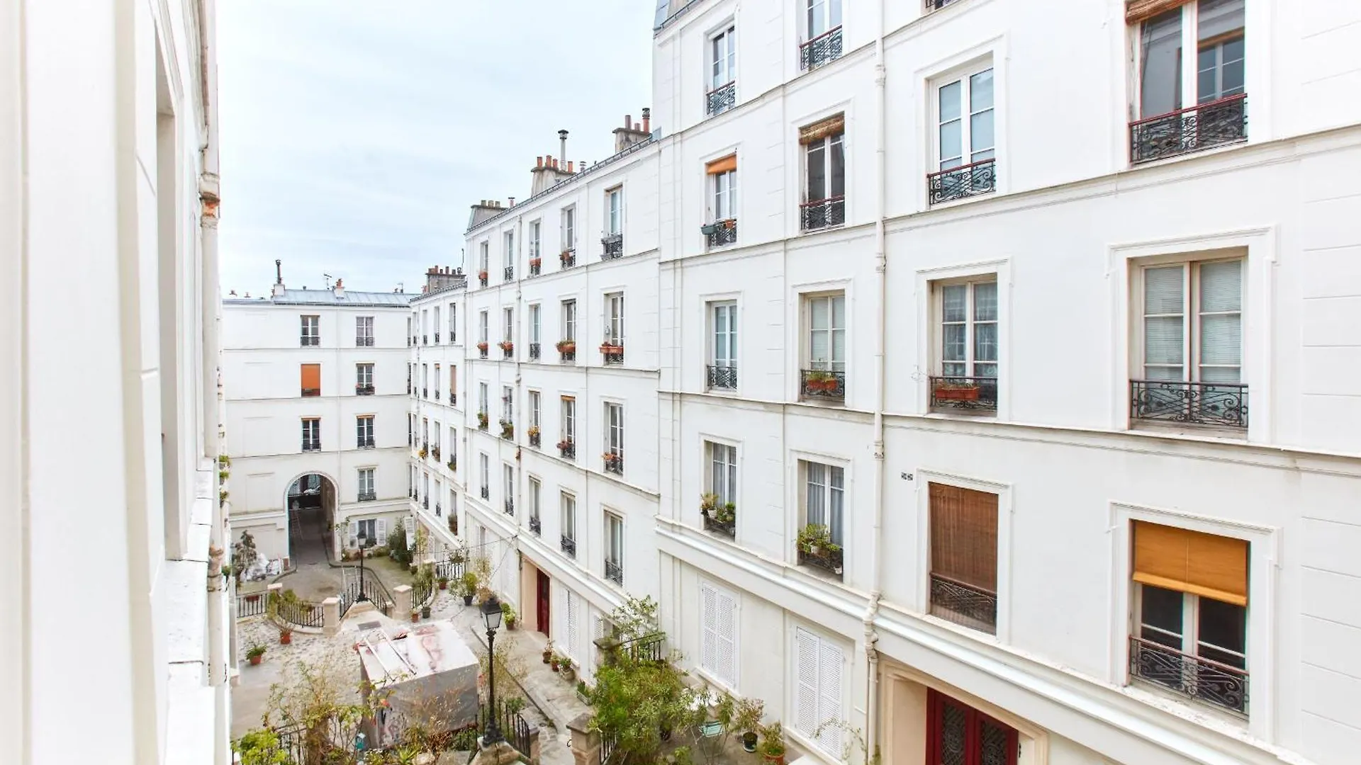 Montmartre & Rue Durantin - 1Br - Cityapartmentstay Paris Apartment